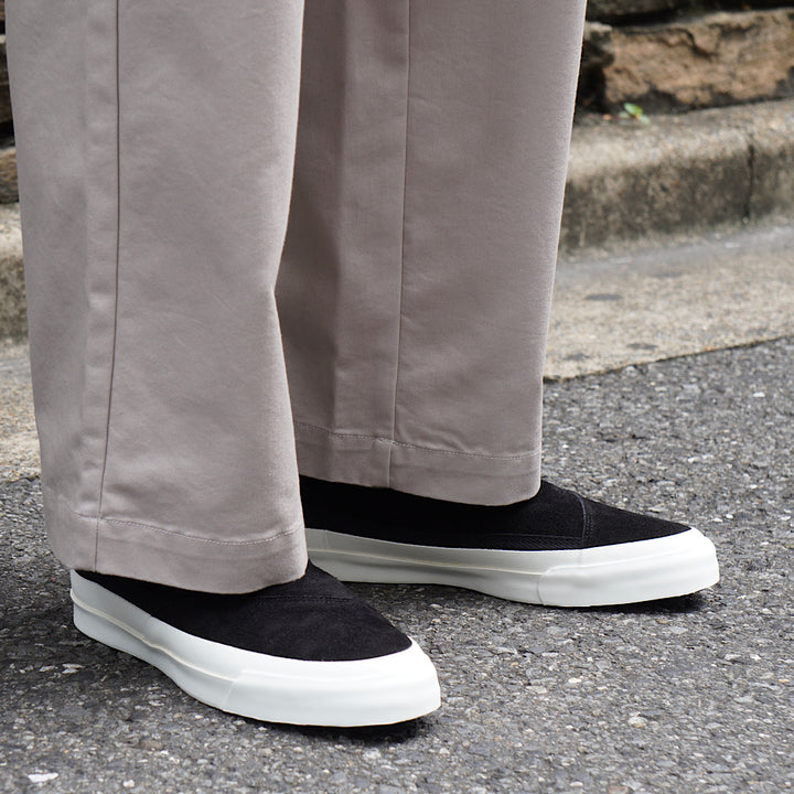 ASAHI - BELTED SLIP-ON SUEDE - Black - KF20692-1