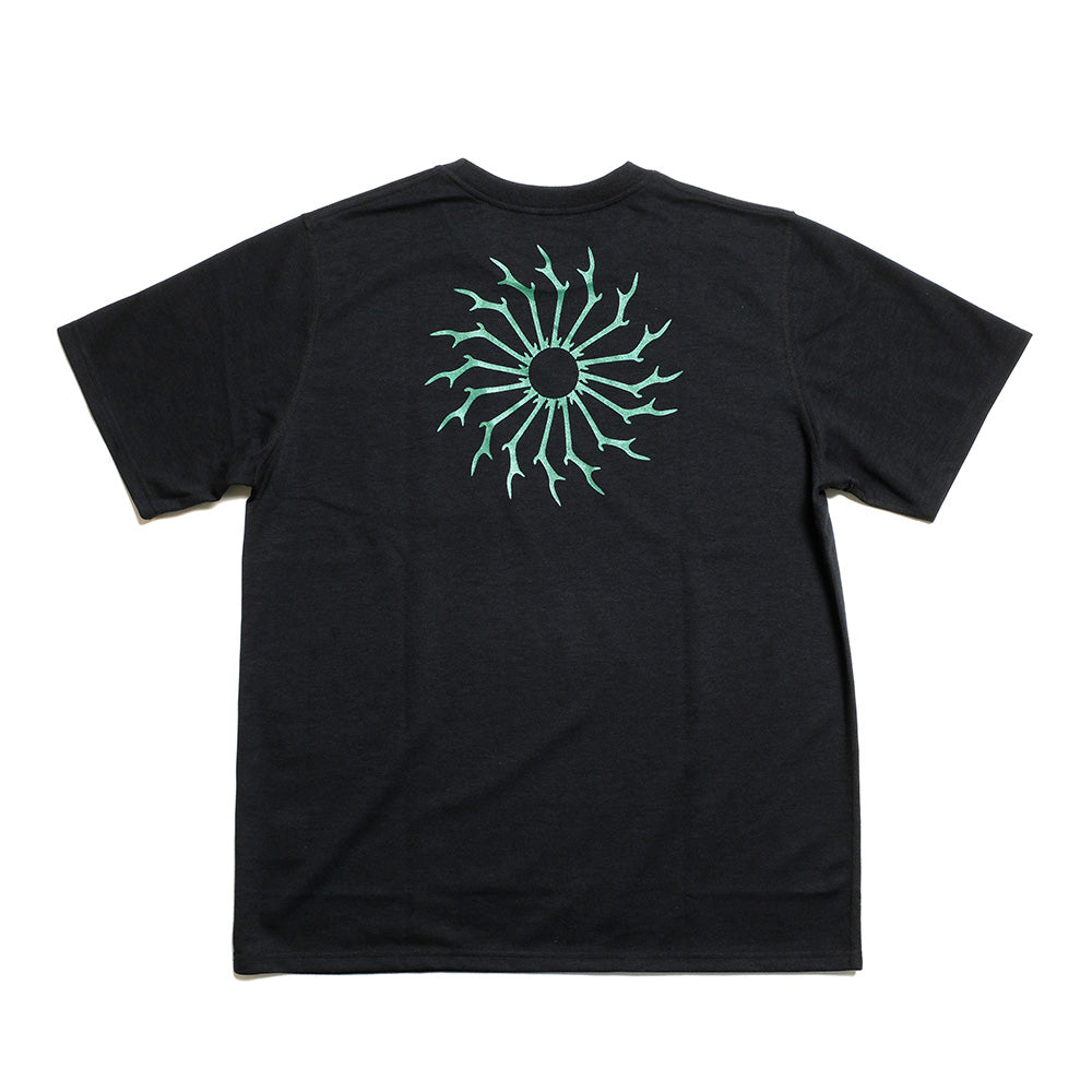 ハンゾウ SOUTH2 WEST8 - S/S Round Pocket Tee - Circle Horn - SX744 – Sun